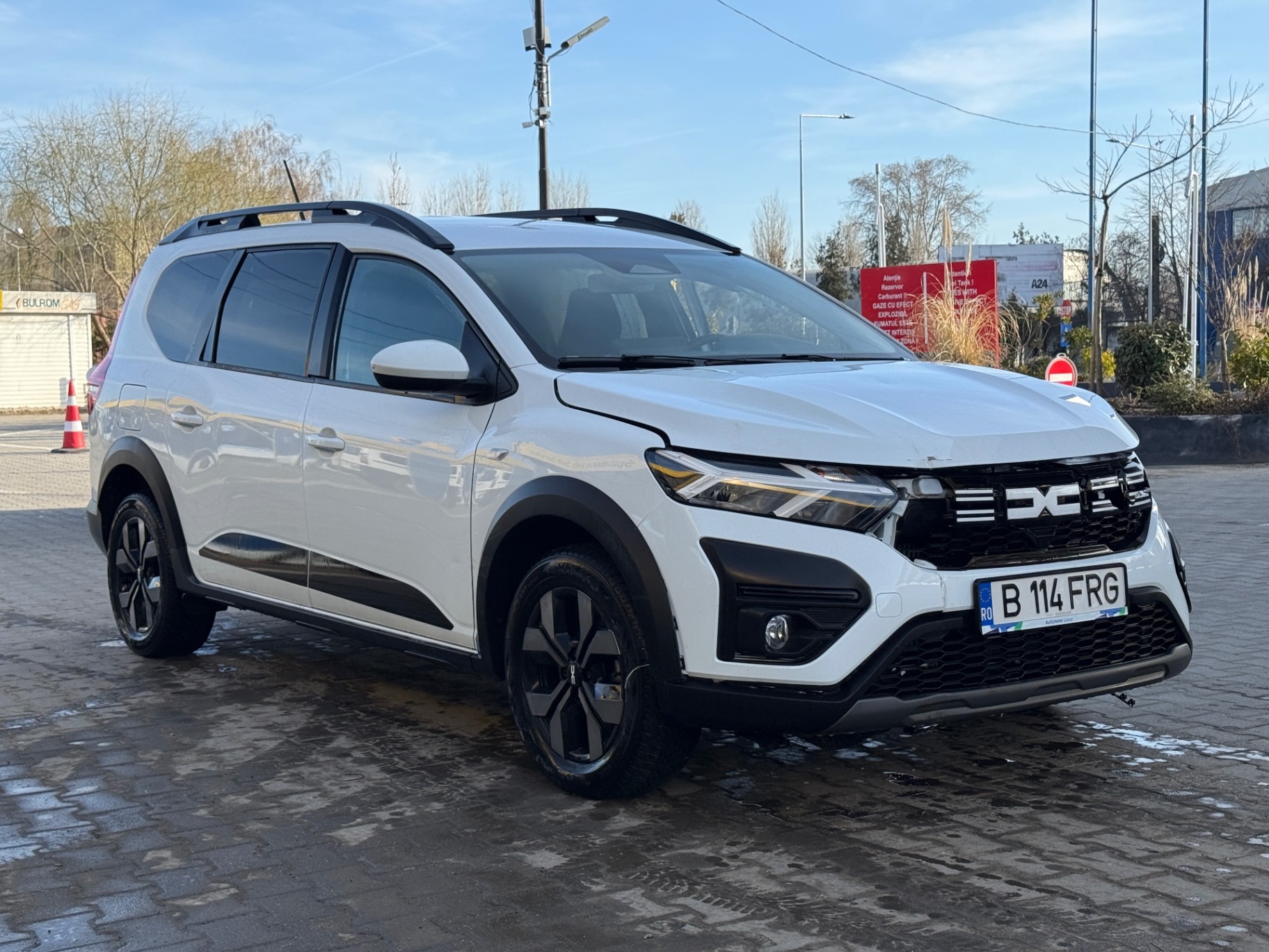 Dacia Jogger 2024 avariat - imagine 3