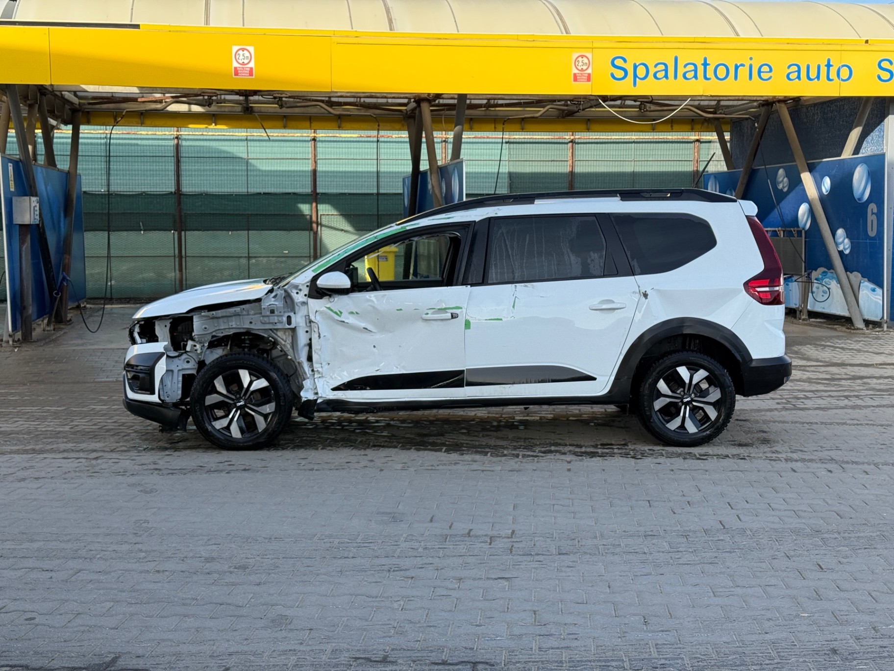 Dacia Jogger 2024 avariat - imagine 4