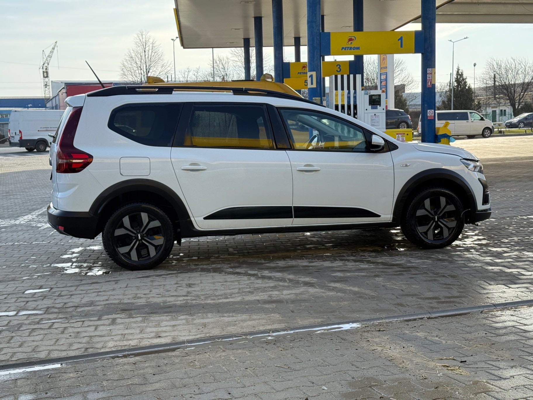 Dacia Jogger 2024 avariat - imagine 8
