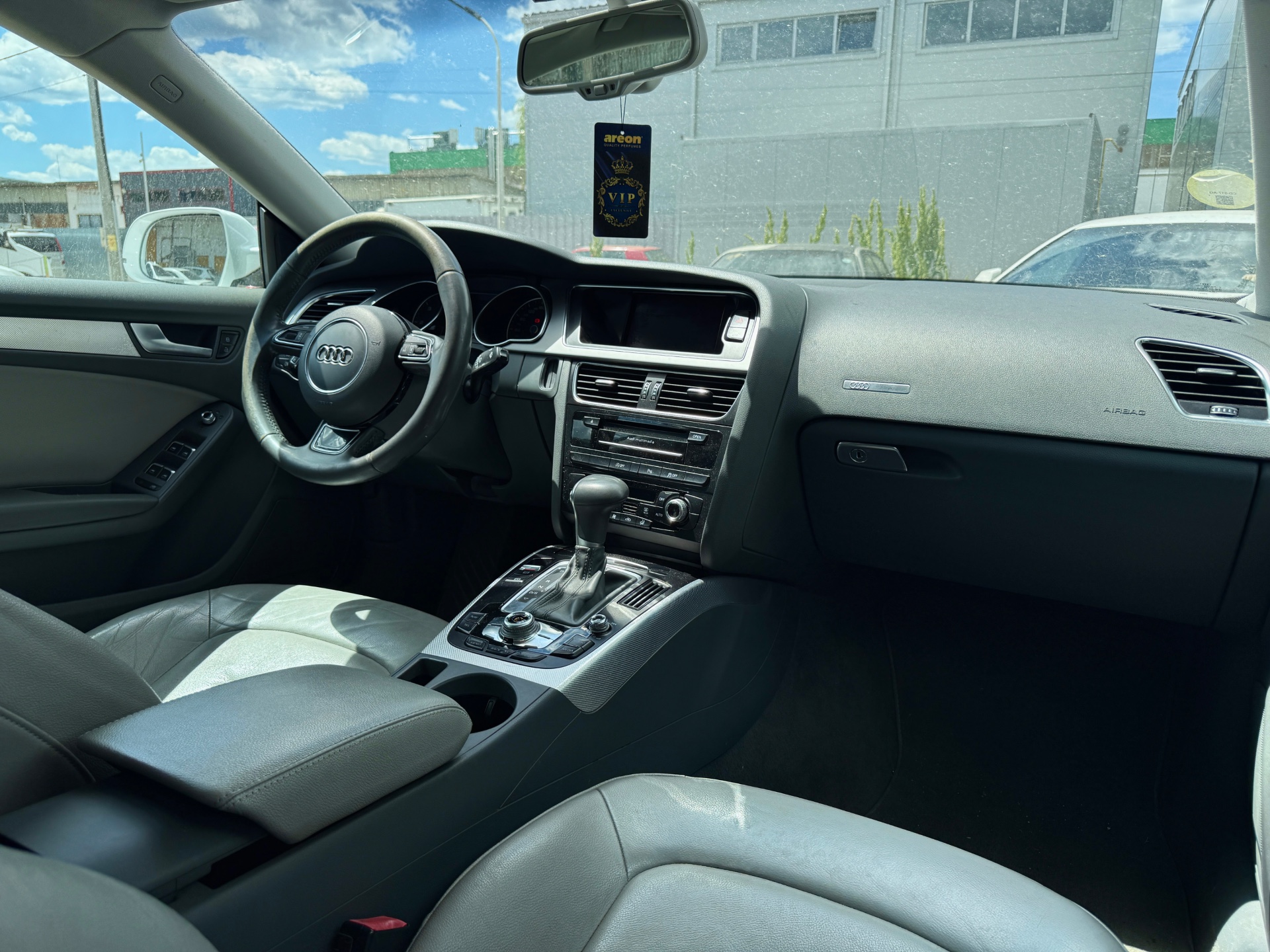 Audi A5 2012 avariat - imagine 12