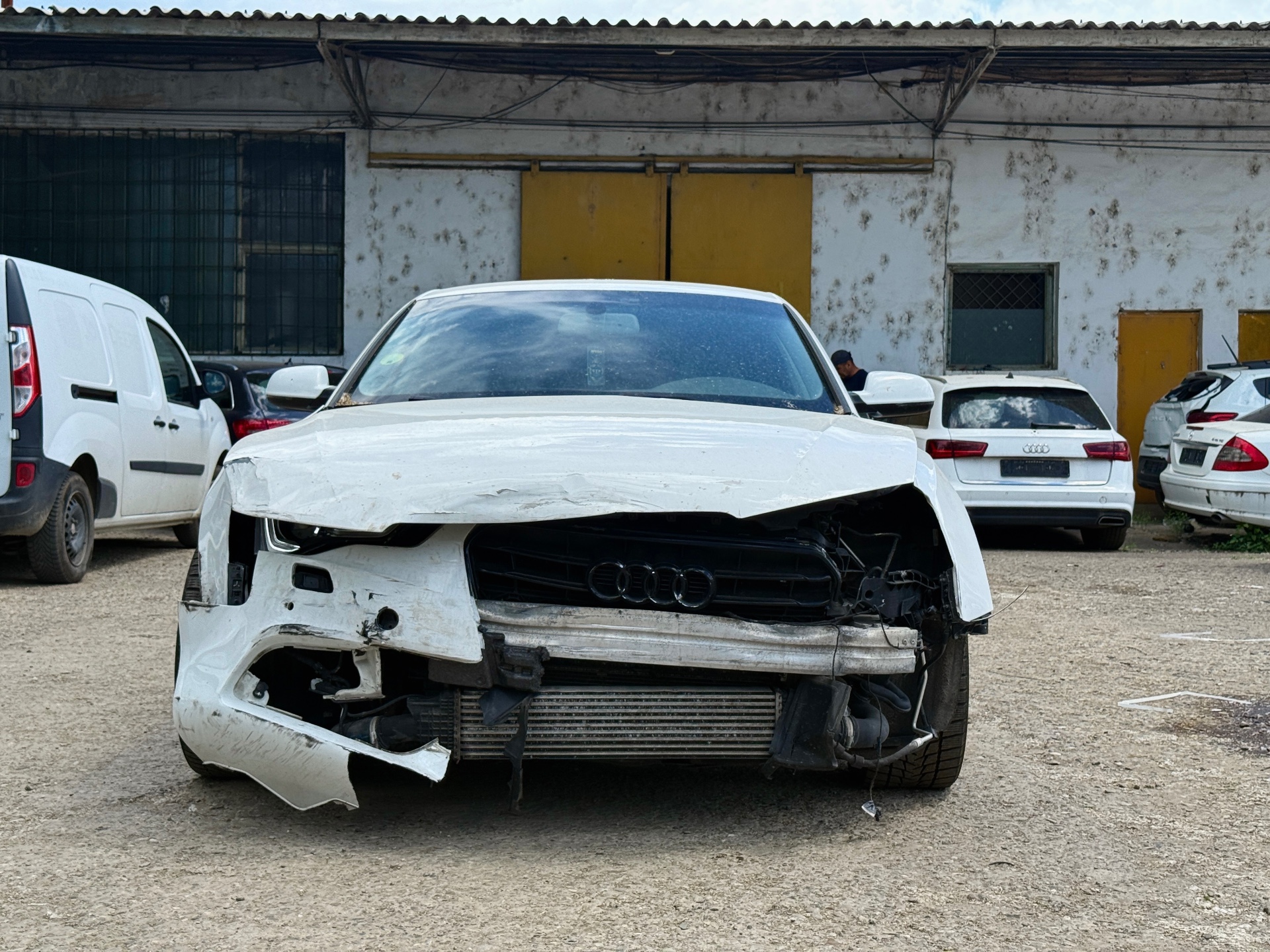 Audi A5 2012 avariat - imagine 2