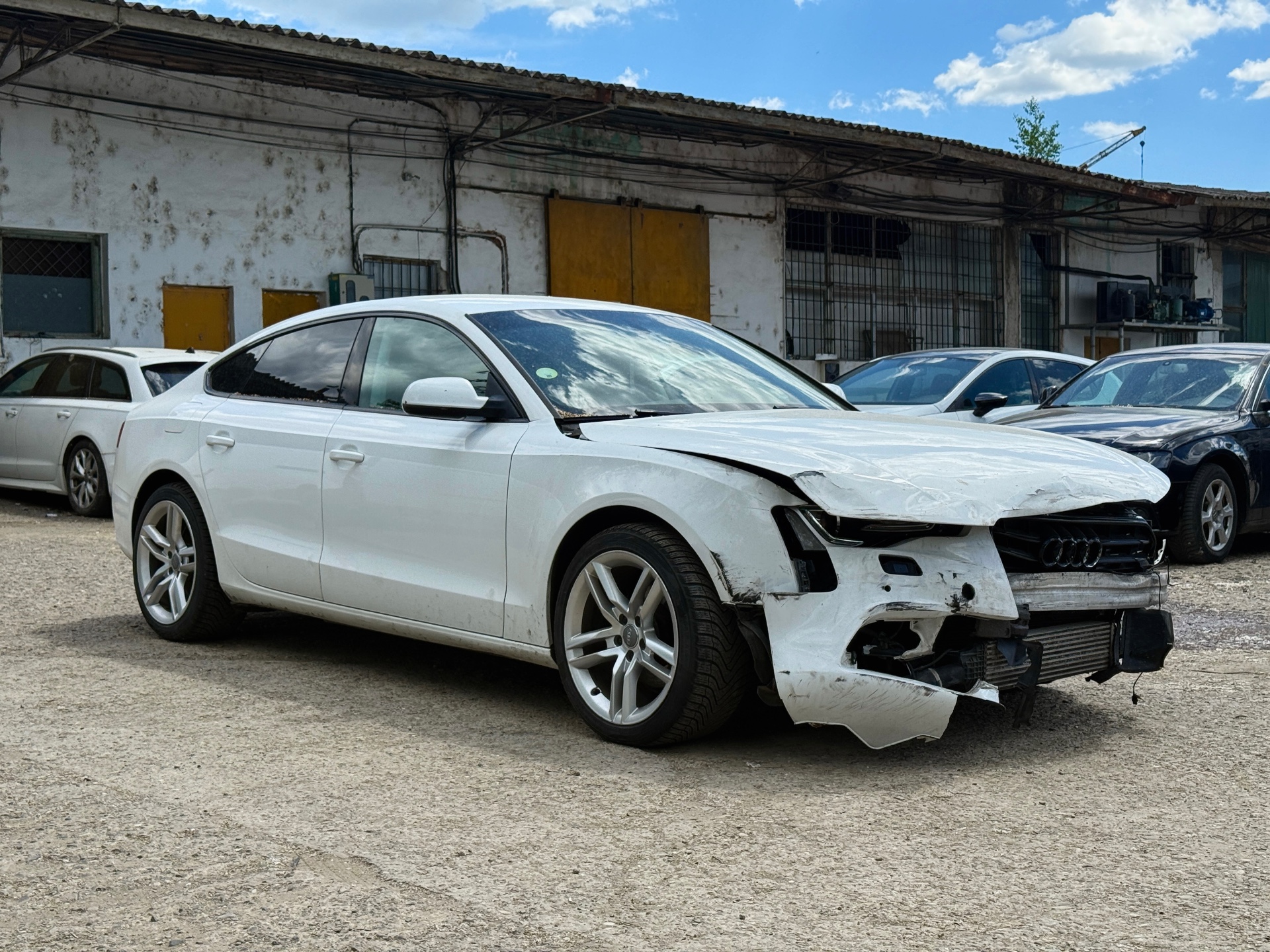 Audi A5 2012 avariat - imagine 3