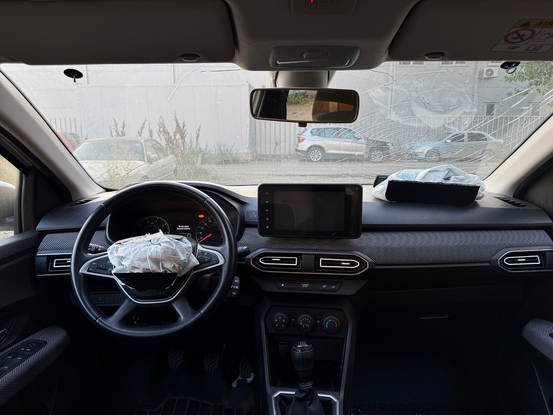 Dacia Logan 2023 avariat - imagine 10