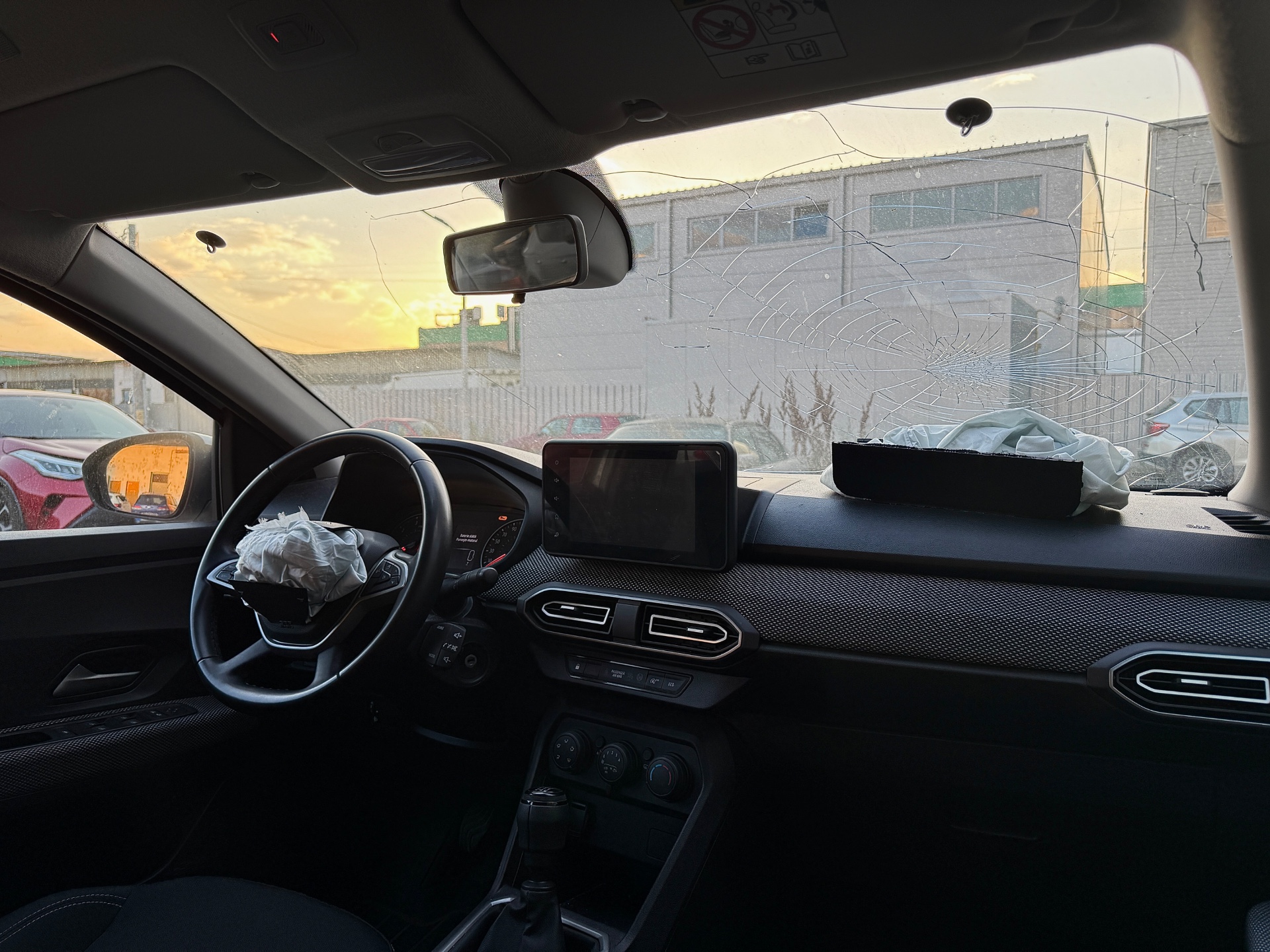 Dacia Logan 2023 avariat - imagine 9