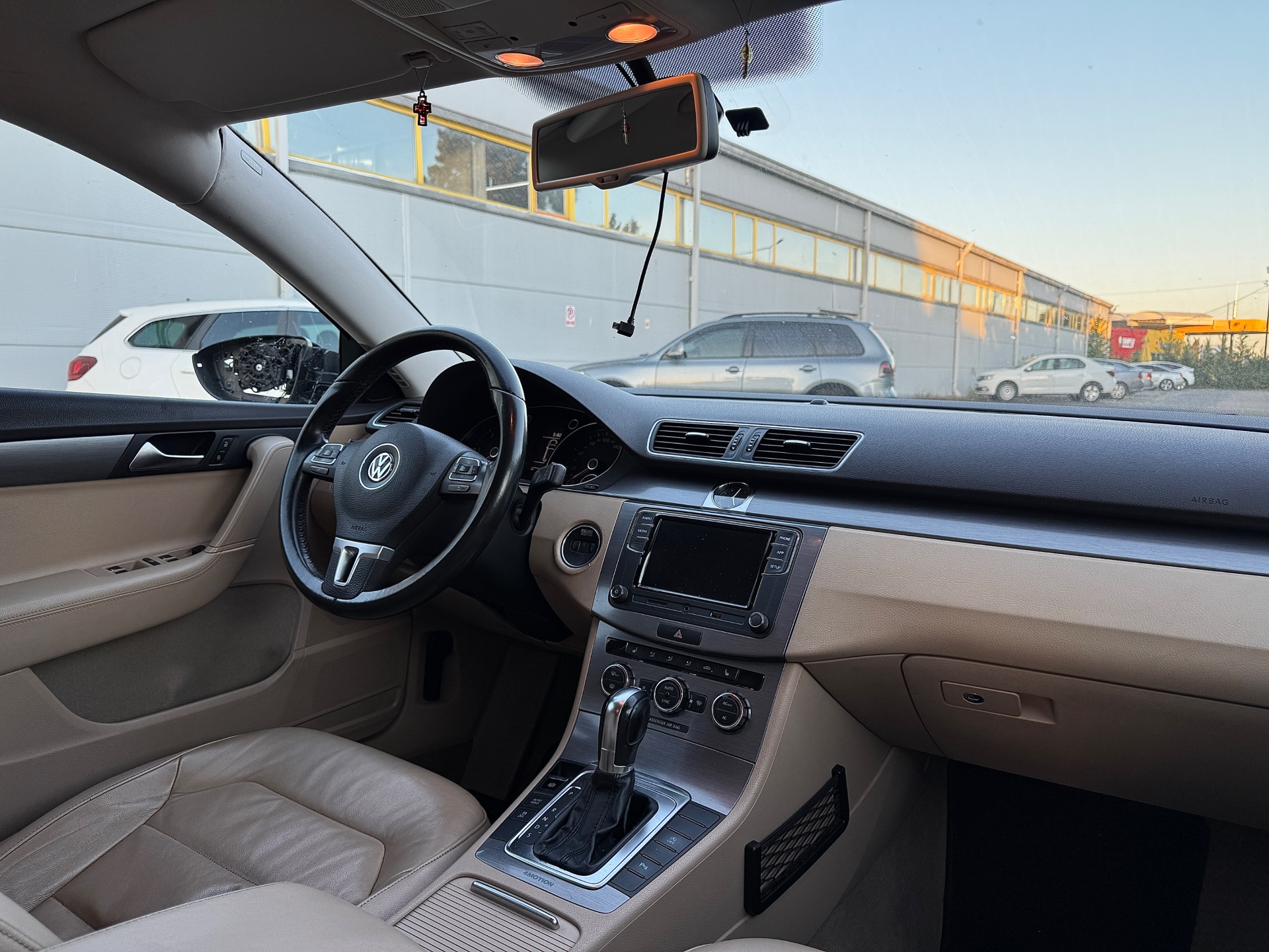 Volkswagen Passat 2013 avariat - imagine 12