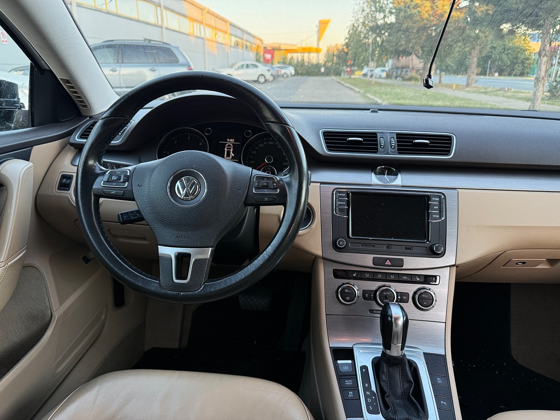 Volkswagen Passat 2013 avariat - imagine 16