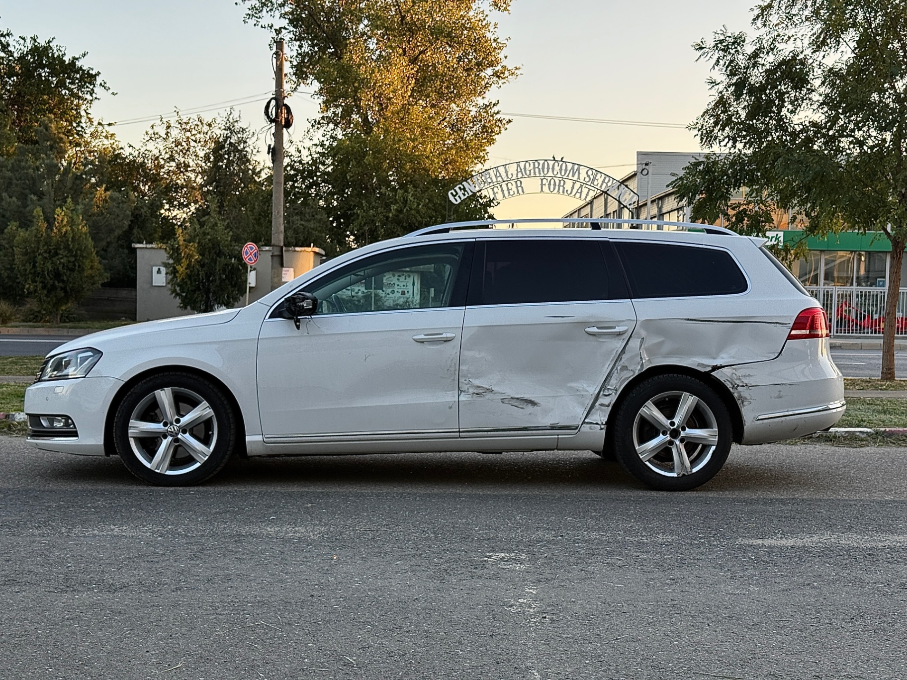 Volkswagen Passat 2013 avariat - imagine 4