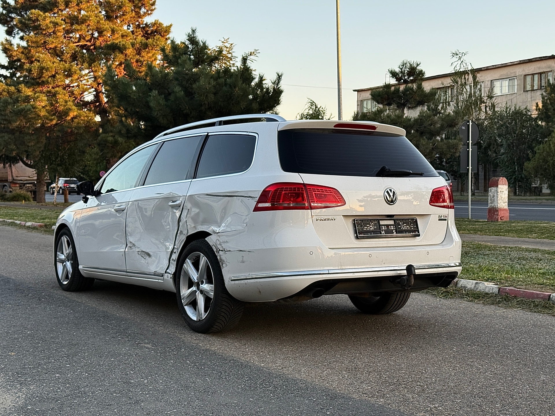Volkswagen Passat 2013 avariat - imagine 6