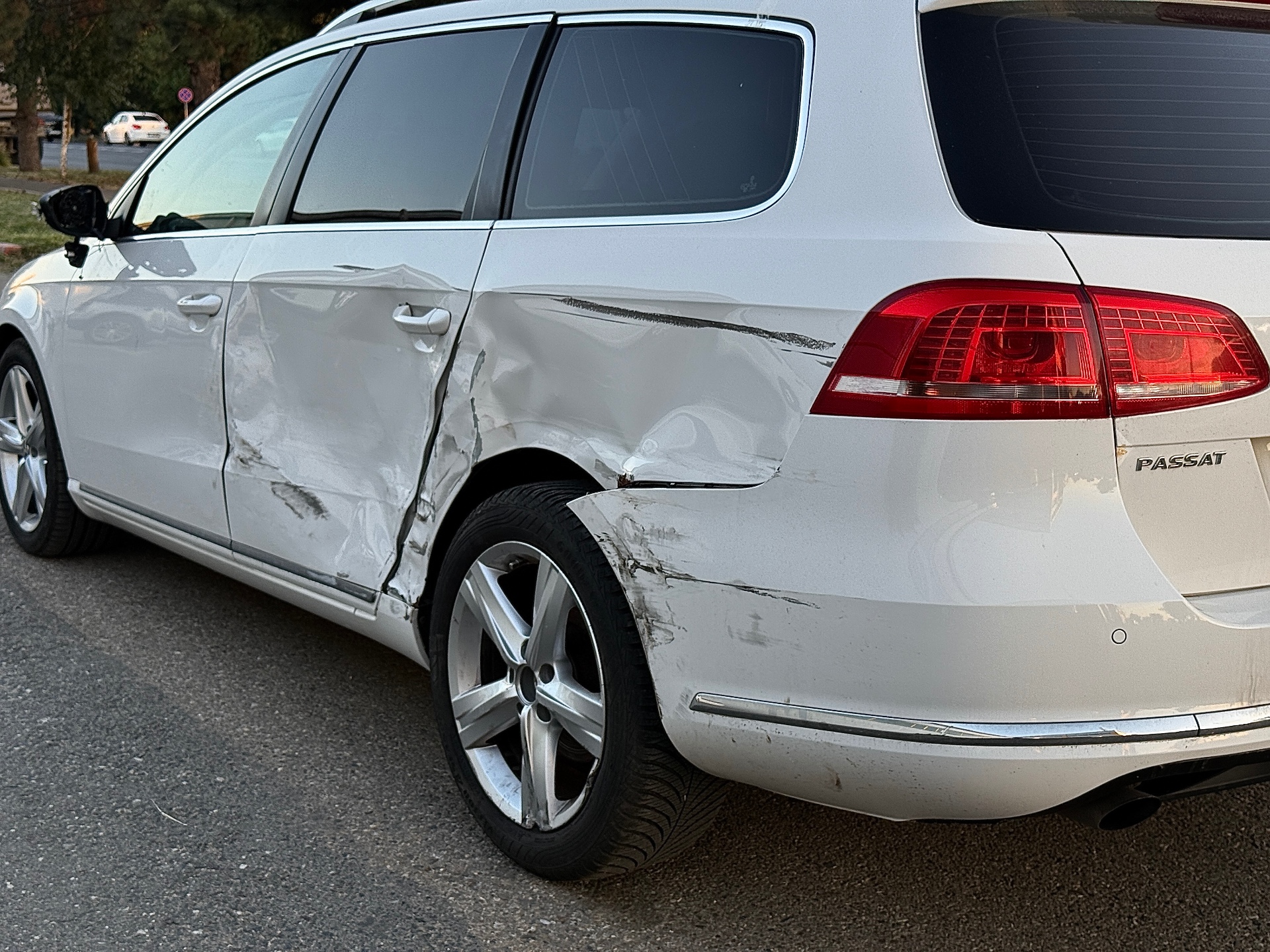 Volkswagen Passat 2013 avariat - imagine 9