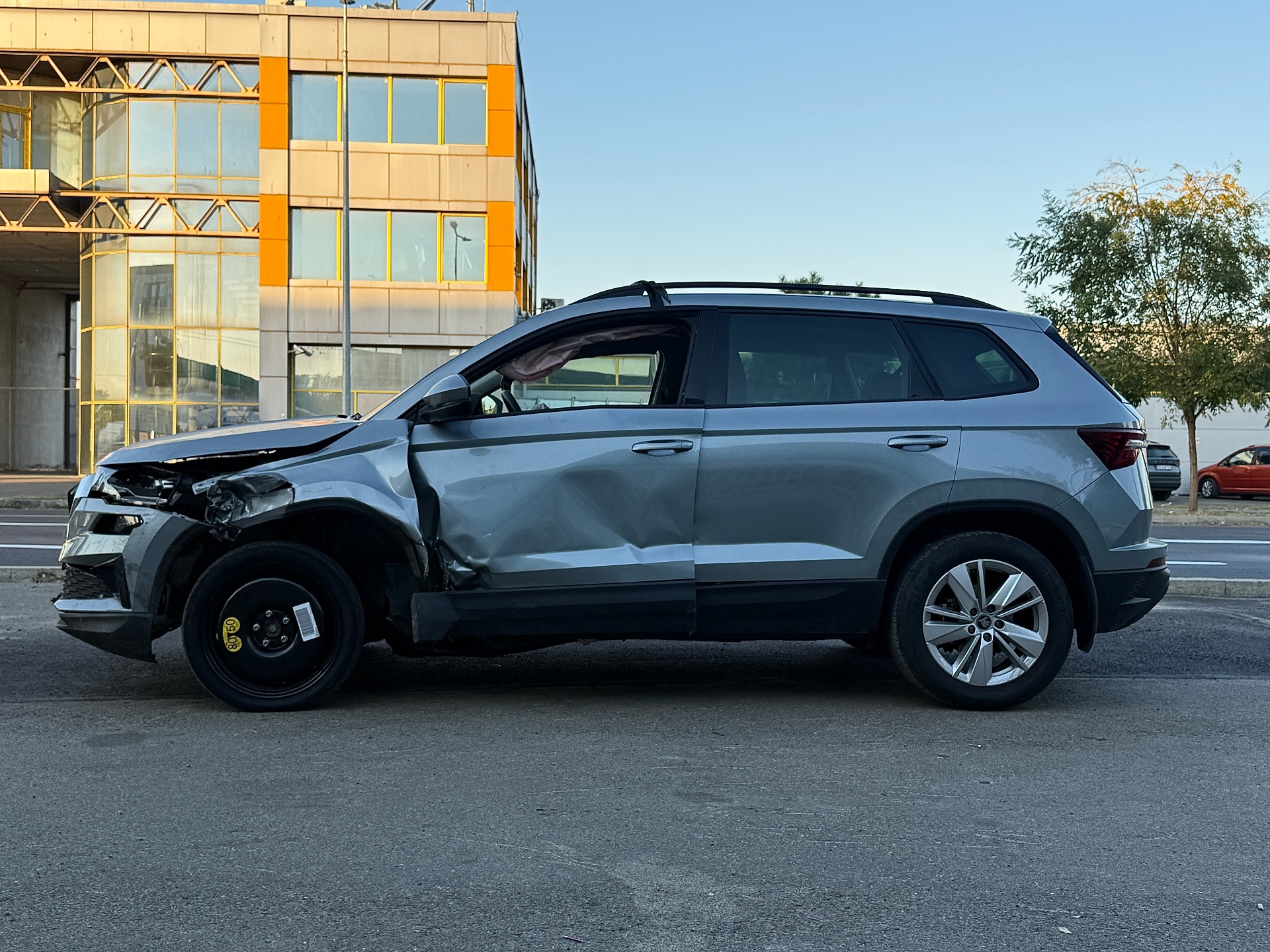 Skoda Karoq 2026 avariat - imagine 3