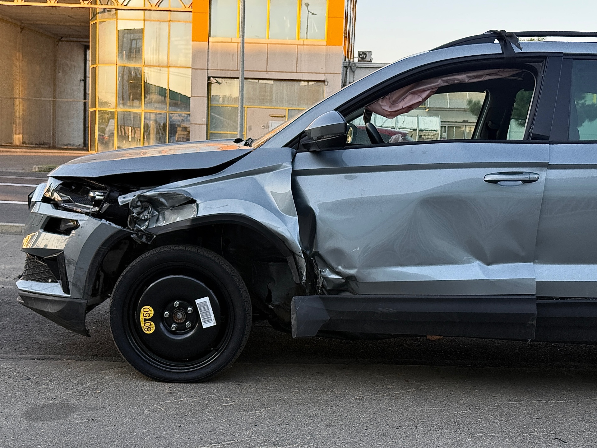 Skoda Karoq 2026 avariat - imagine 8